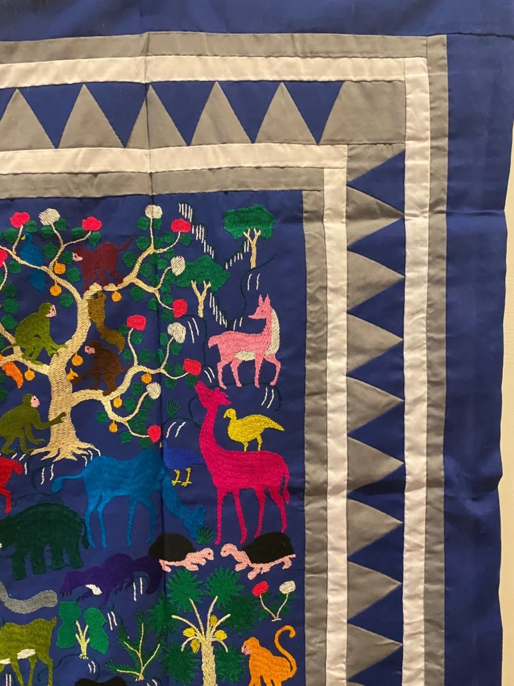 Stitched tapestry of animal for decorating a baby / child room (New)